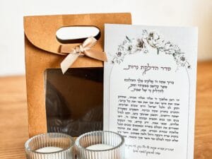 מארז מגנט סדר הדלקת נרות + זוג נרות בפמוטי זכוכית