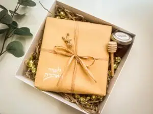 מארז ראש השנה - אריזה שקופה 20/20