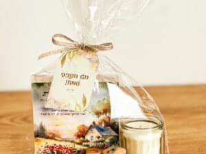 ערכת חנוכה - בלוק מעוצב, נר ריחני וסביבונים