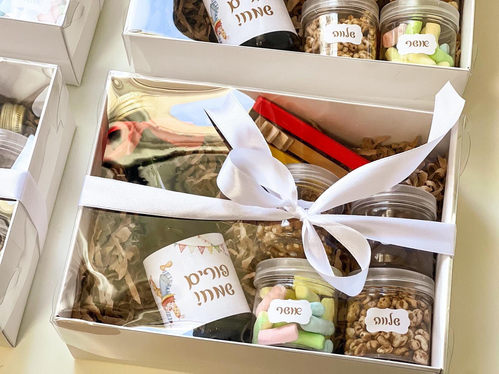 'משלוח מנות איש לרעהו' – תמונה 2