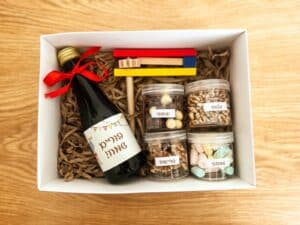 'משלוח מנות איש לרעהו'