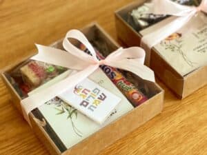 משלוח מנות סמלי ומשמעותי